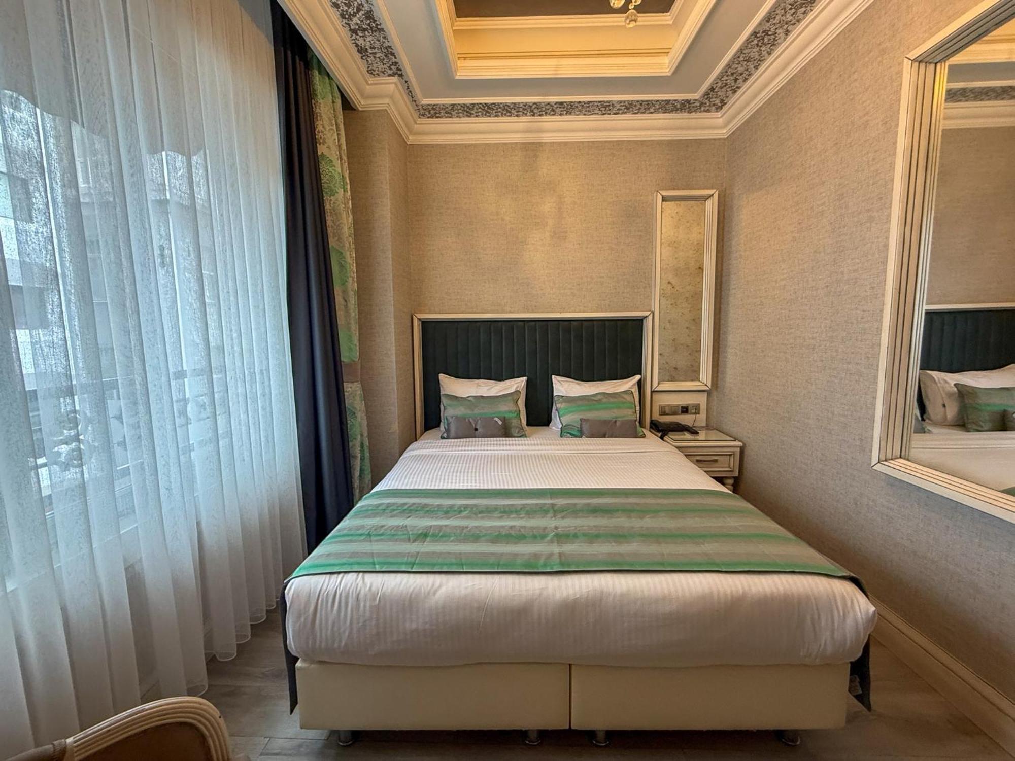 Hotel Manesol Old Bosphorus 4*