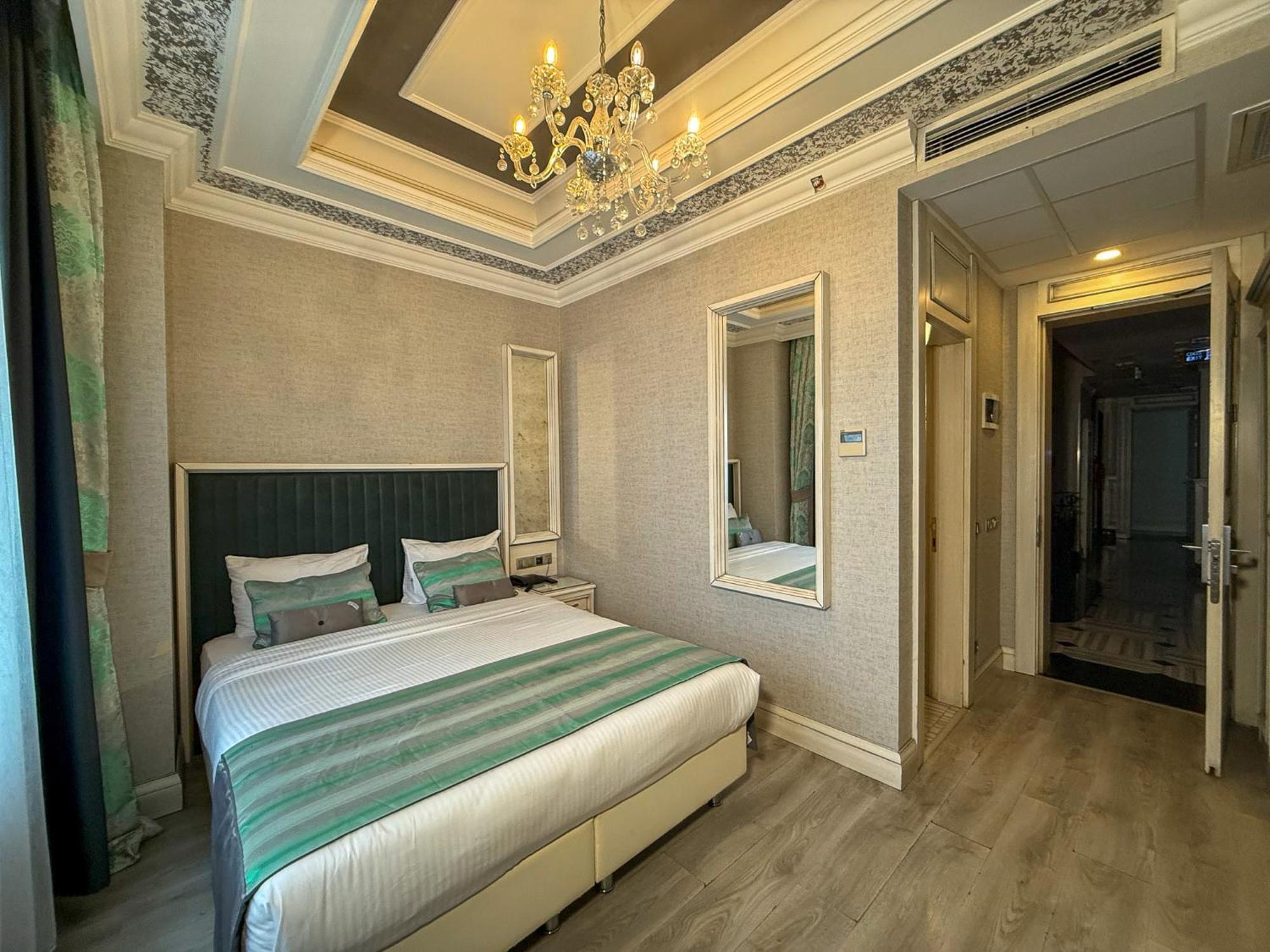 Manesol Old Bosphorus Hotel 4*